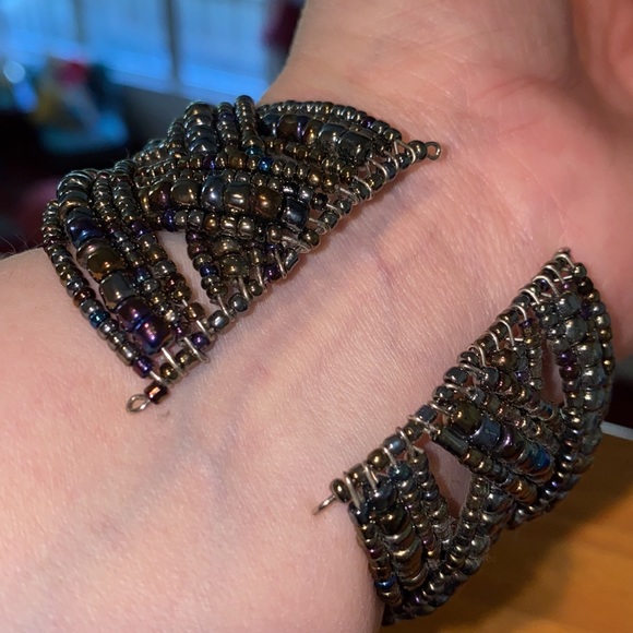 Metallic beaded cuff - Picture 5 of 6